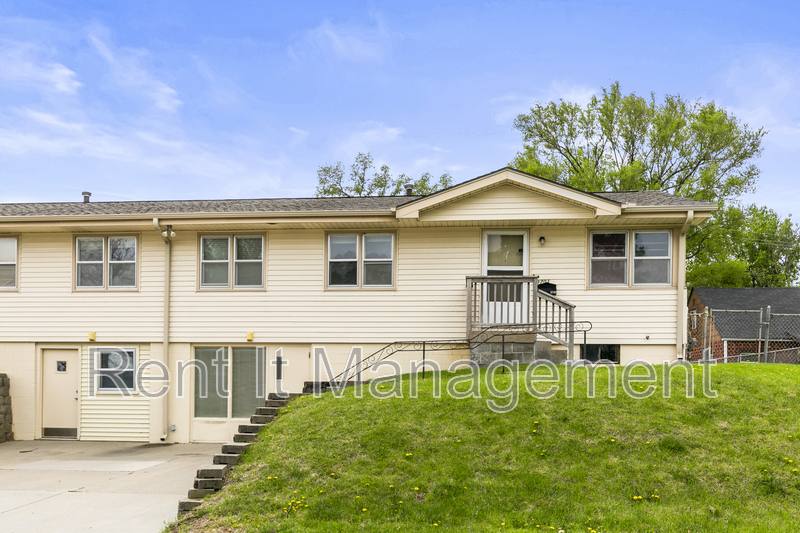 House for rent at 3701 Saratoga St, Omaha, NE 68111