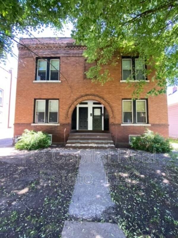Apartment for rent at 2214 Edison Ave #A, Granite City, IL 62040