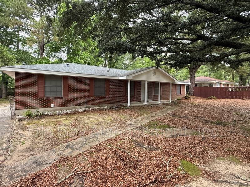 House for rent at 2508 Daniels Rd W, Mobile, AL 36605