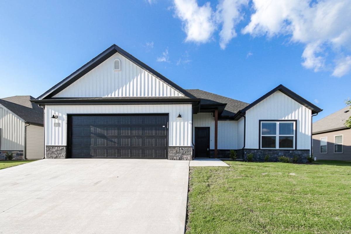 House for rent at 1040 Sunshine Court, Centerton, AR 72719