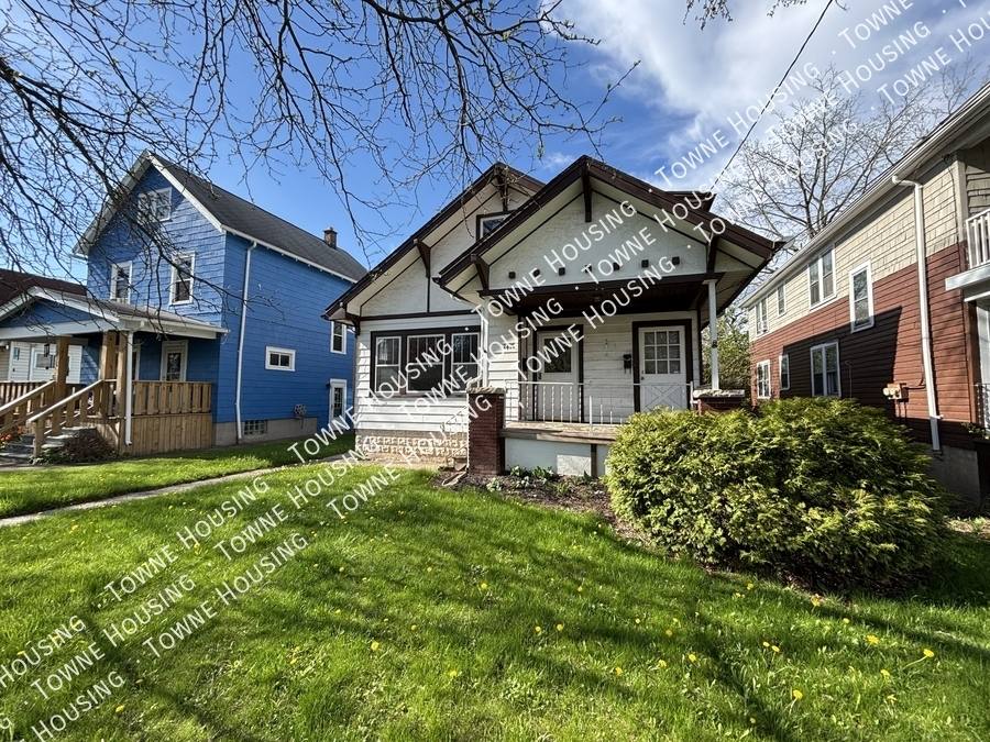 Apartment for rent at 2418 Whitney Ave #1, Niagara Falls, NY 14301