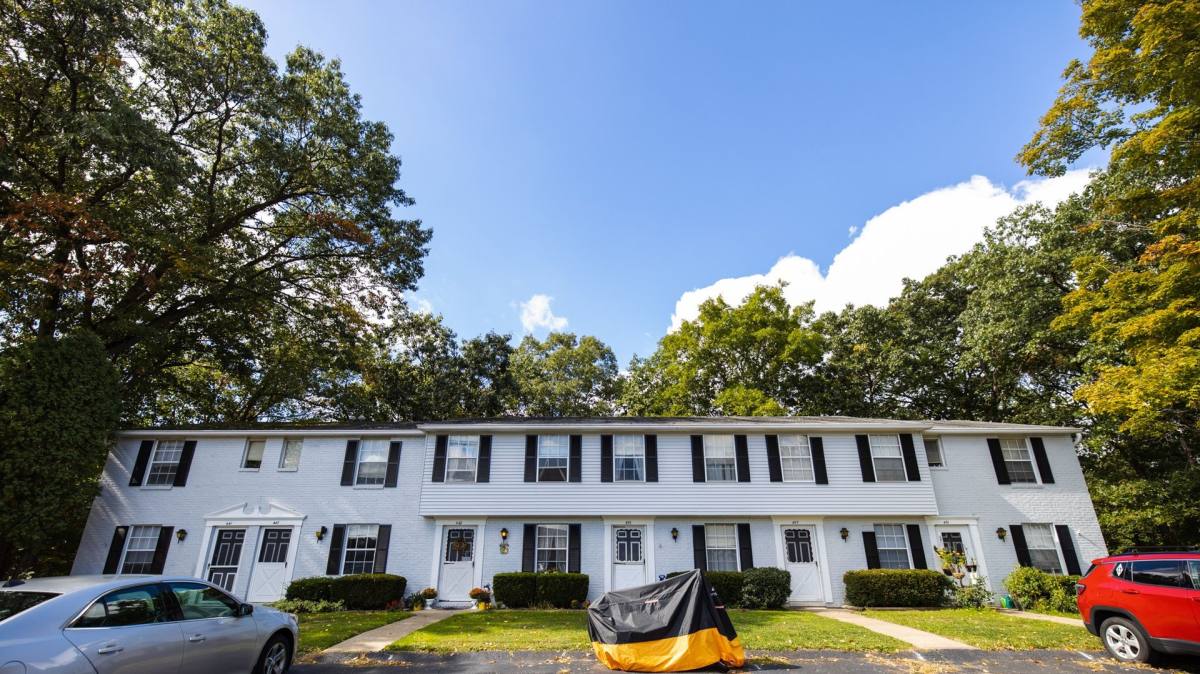 Townhouse for rent at 402 Hartford Square, New Kensington, PA 15068