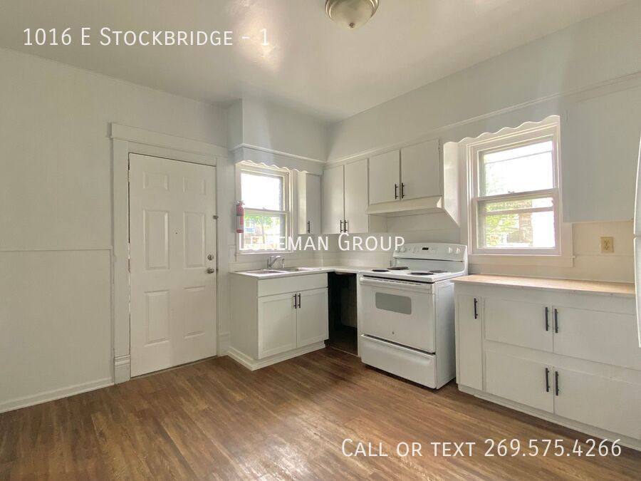 Apartment for rent at 1016 E Stockbridge #1, Kalamazoo, MI 49007
