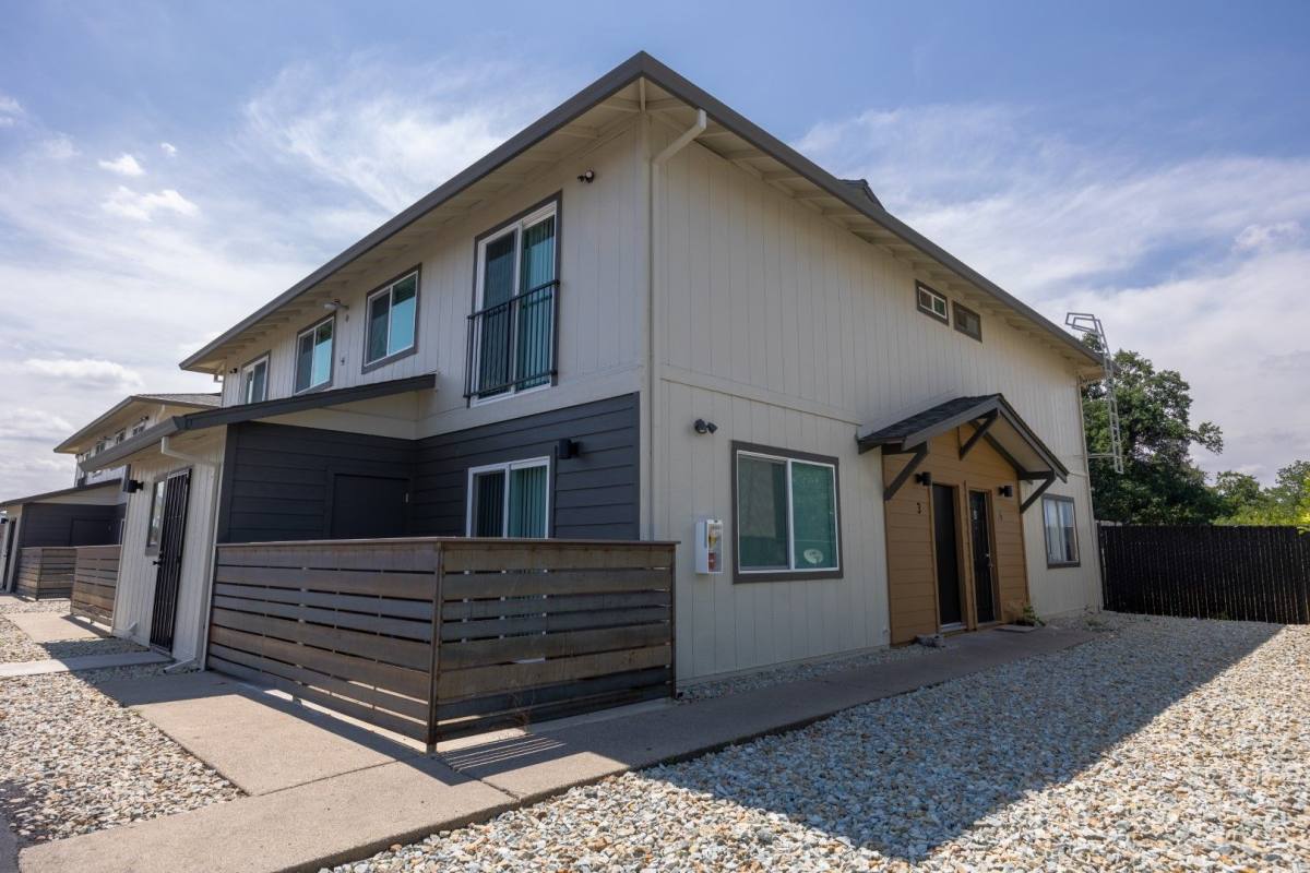 Townhouse for rent at 170 Masonic Ave, Redding, CA 96003