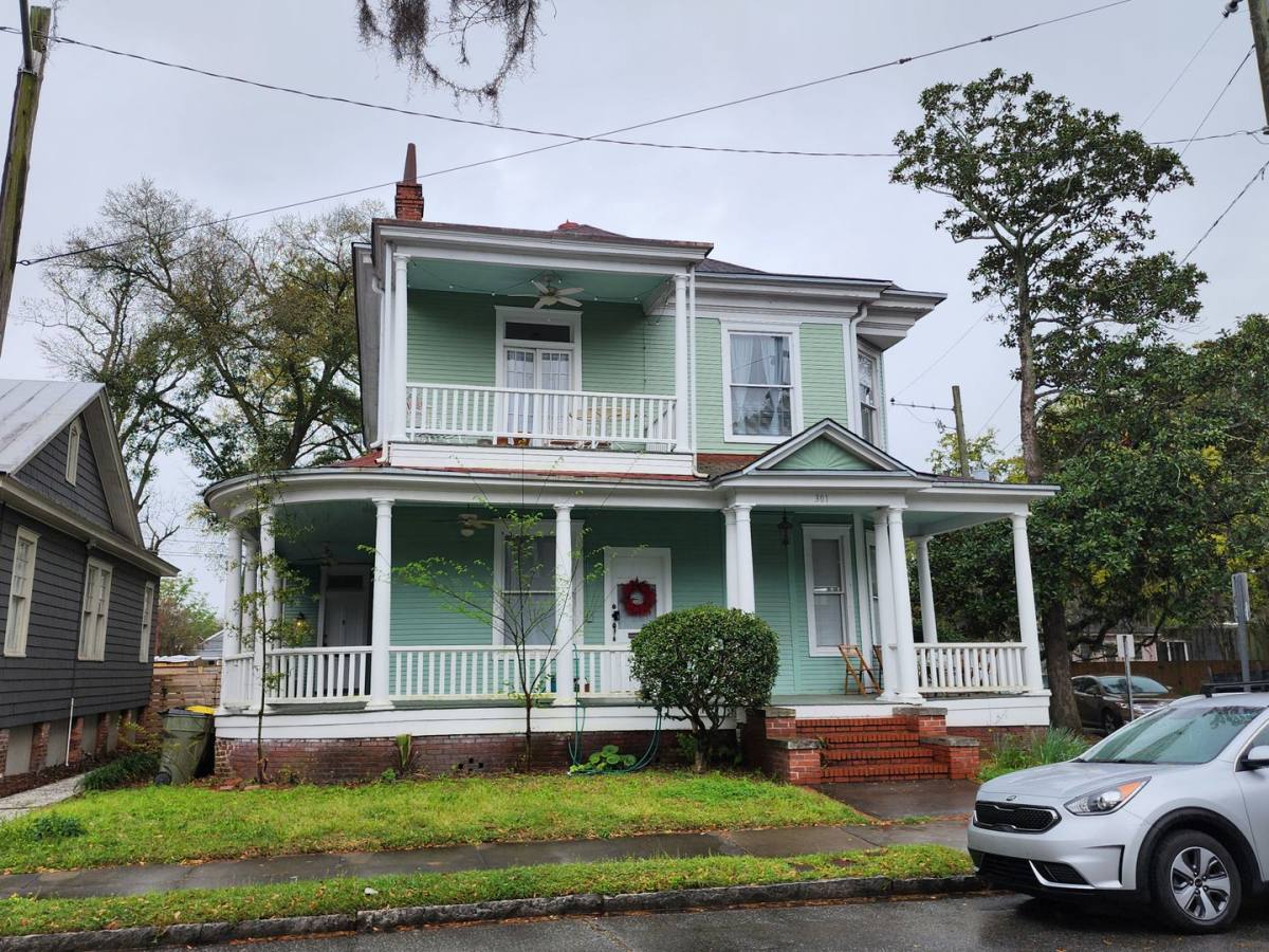 Apartment for rent at 301 E 40th St, Savannah, GA 31401