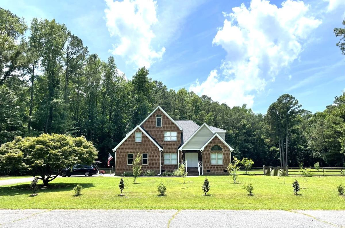House for rent at 2320 Woodhurst Lane, Chesapeake, VA 23322