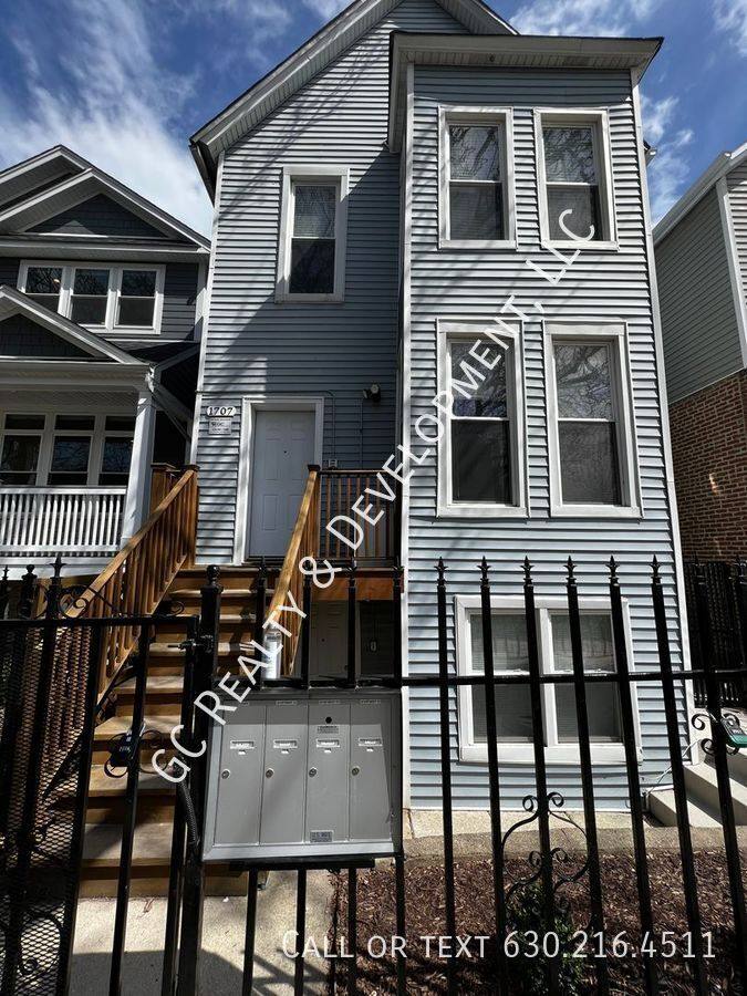 Apartment for rent at 1707 N Washtenaw Ave #2, Chicago, IL 60647