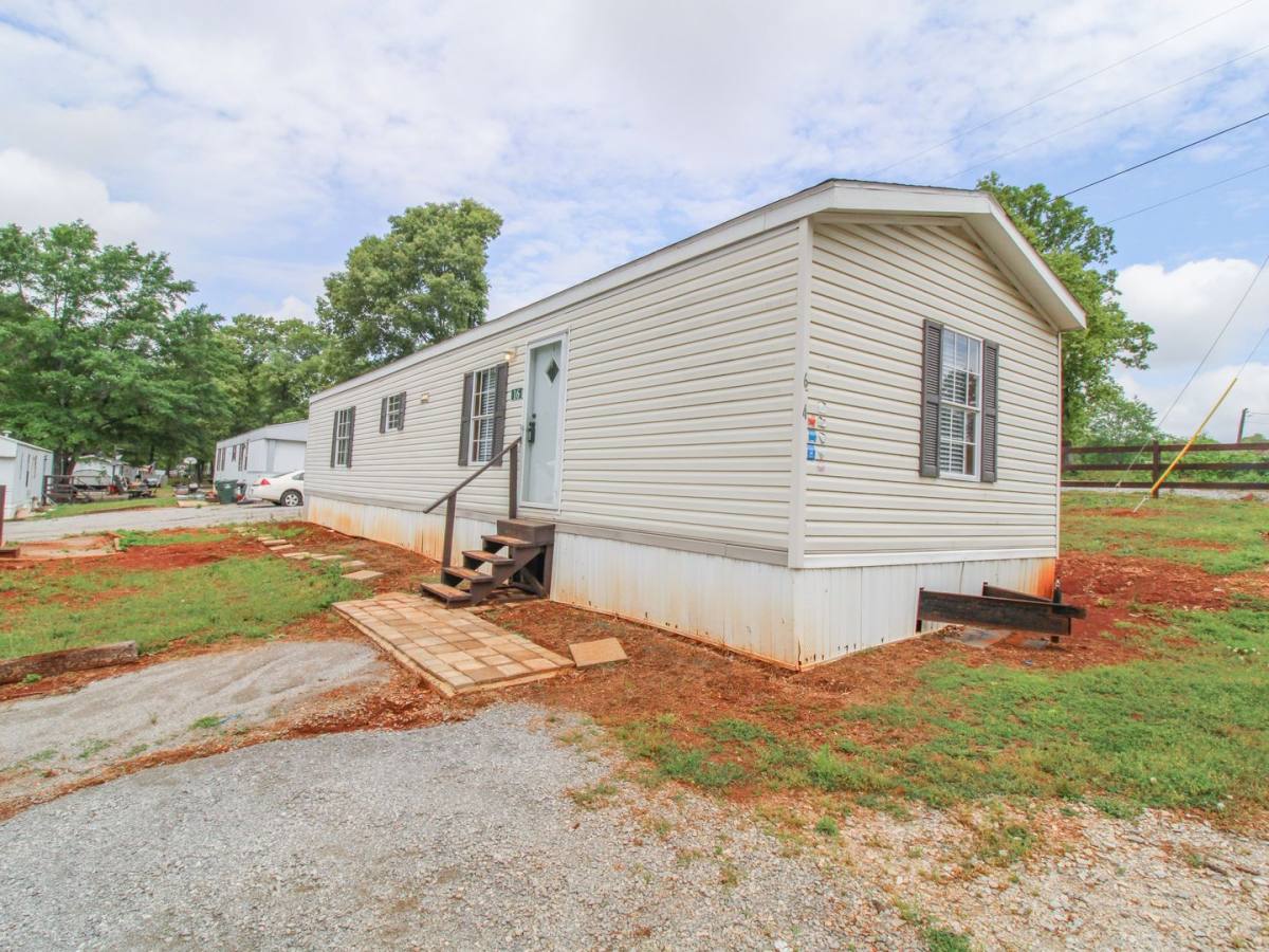 House for rent at 16 Cameron Circle, Muscle Shoals, AL 35661