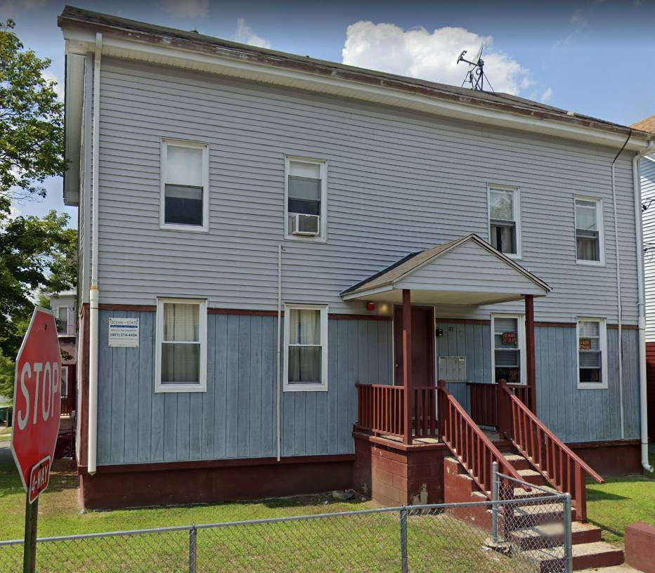 Apartment for rent at 103 -104 Hope St 81-71 Center, Woonsocket, RI 02895