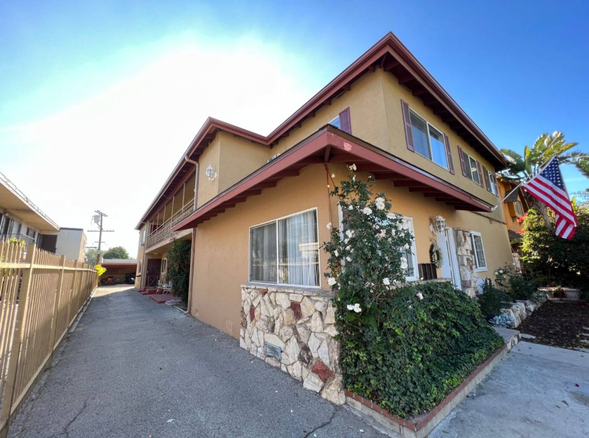 Apartment for rent at 14228 Erwin St, Van Nuys, CA 91401