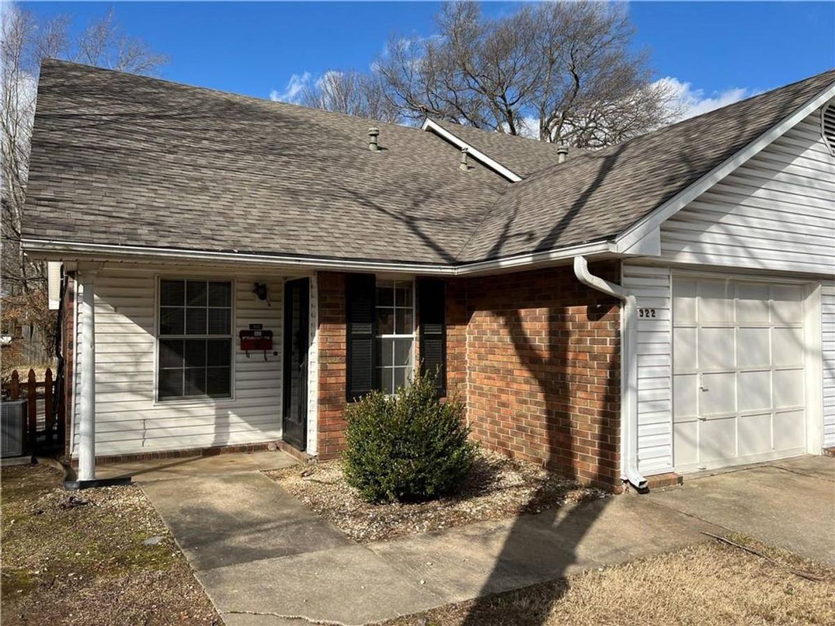 House for rent at 322 S 11th Place, Rogers, AR 72756