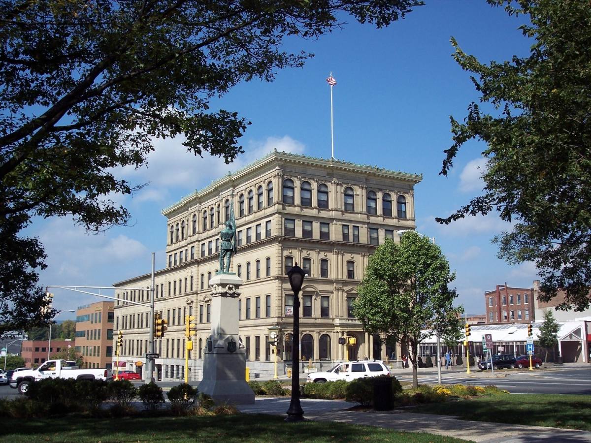 Apartment for rent at 7 N St, Pittsfield, MA 01201