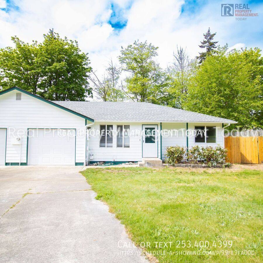 Apartment for rent at 13812 13814 107th Ave Court E, Puyallup, WA 98374