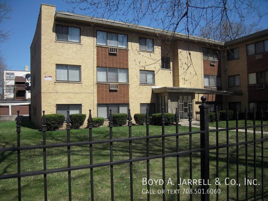 Apartment for rent at 954 E 84th Place #1F, Chicago, IL 60619