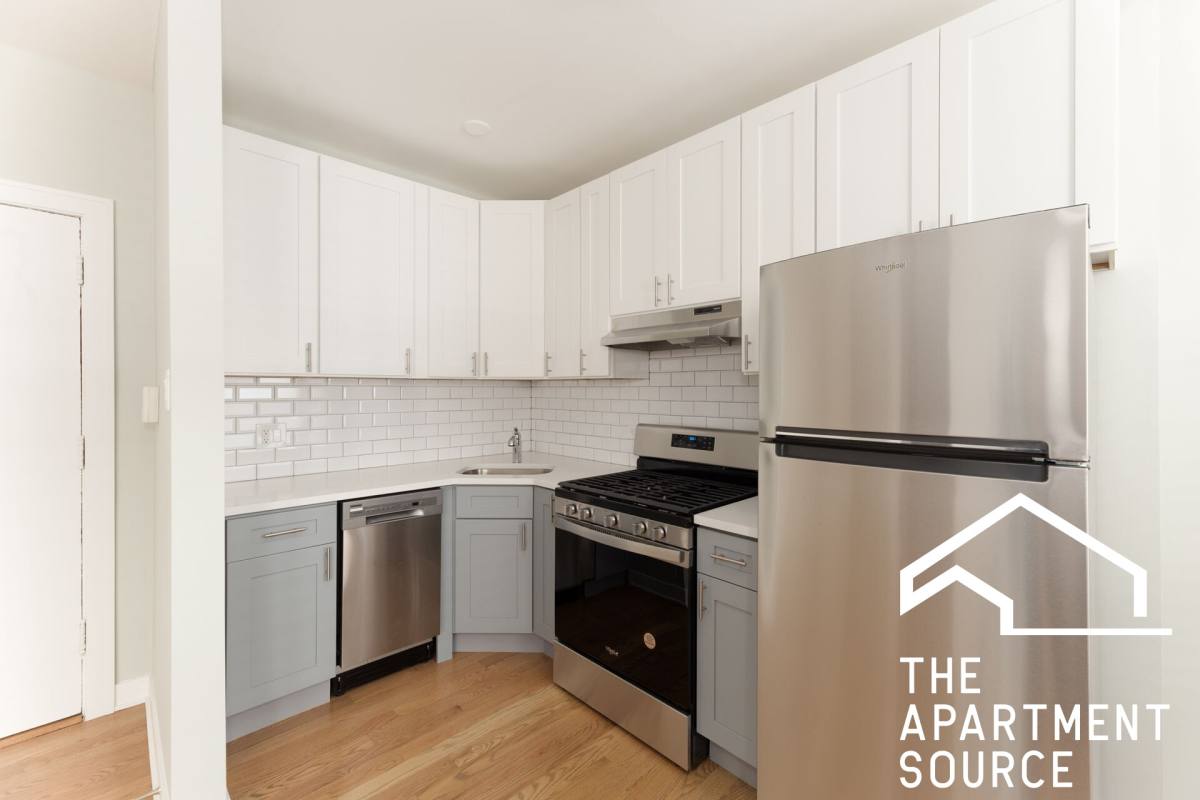 Apartment for rent at 432 W Surf St #201, Chicago, IL 60657