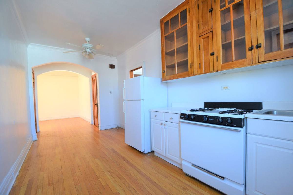 Apartment for rent at 4830 W Addison St #2N, Chicago, IL 60641