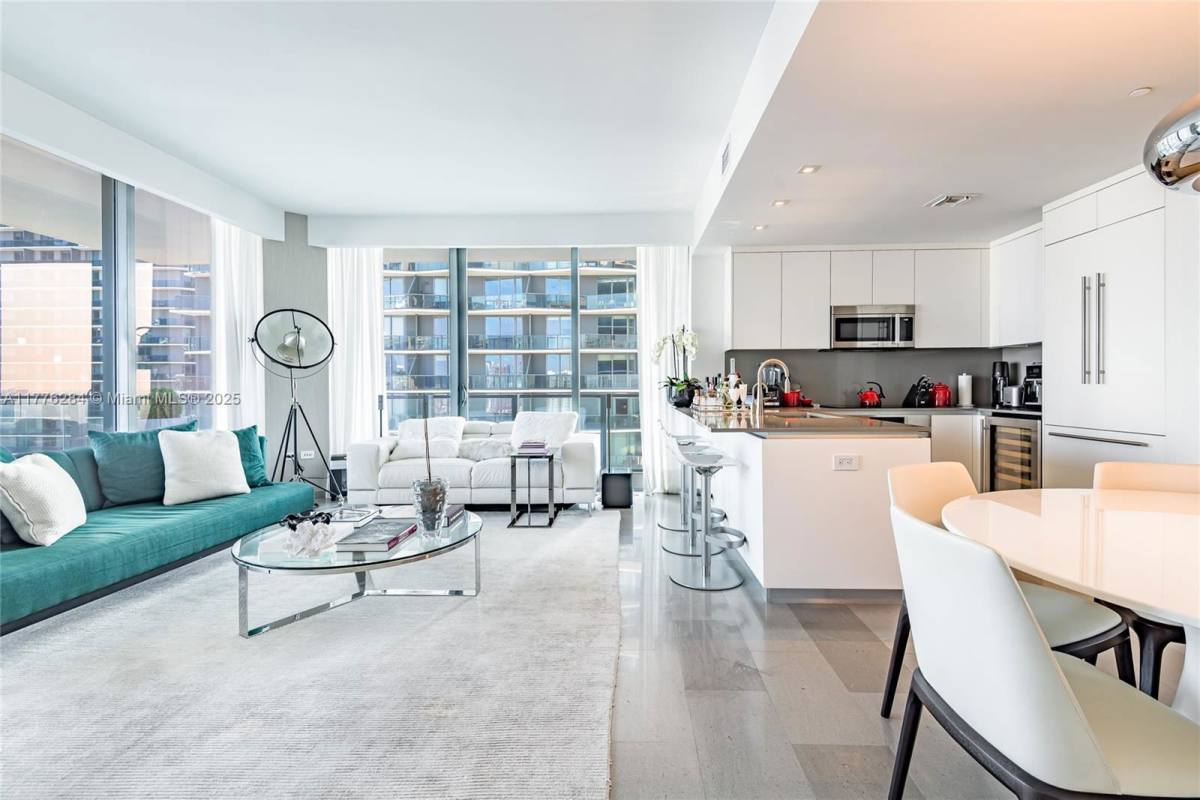 Apartment for rent at 88 SW 7th St #3301, Miami, FL 33130