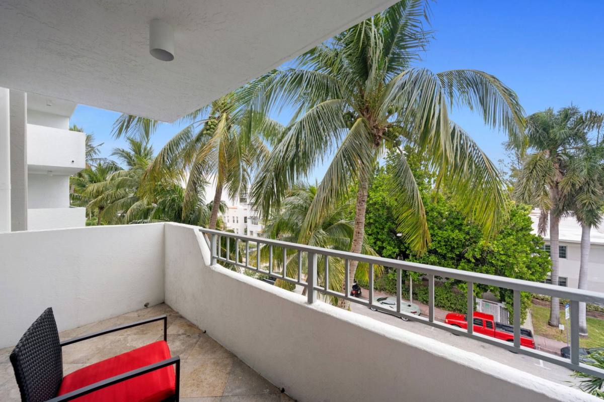 Condo for rent at 1610 Lenox Ave #402, Miami Beach, FL 33139