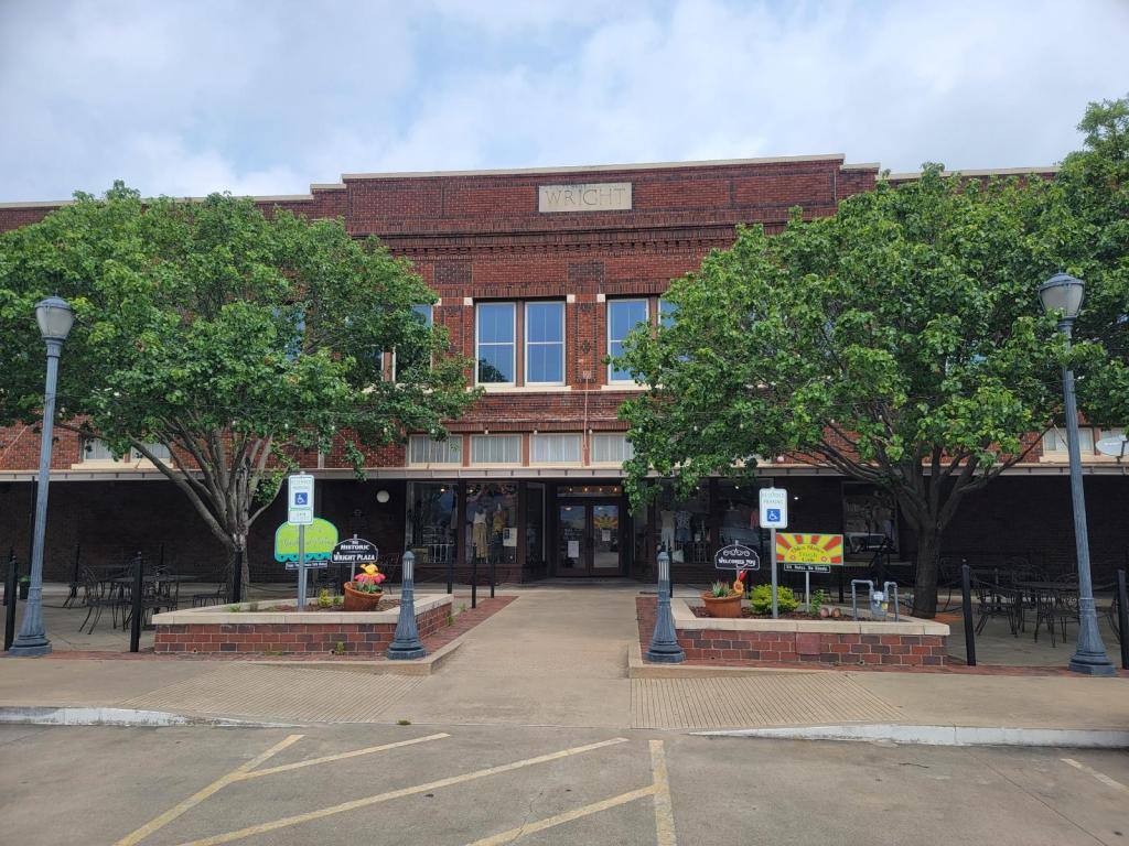 House for rent at 115 S Main St, Cleburne, TX 76033