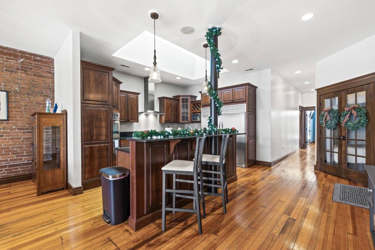 Apartment for rent at 202 E High St #B, Jefferson City, MO 65109