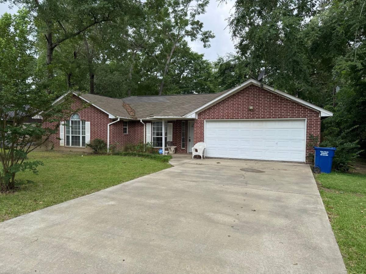 House for rent at 1208 Brinwood Place, Livingston, TX 77351