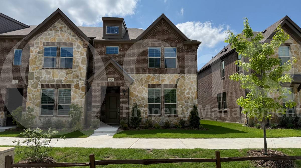 Townhouse for rent at 1928 Hellams Lane, Royse City, TX 75189