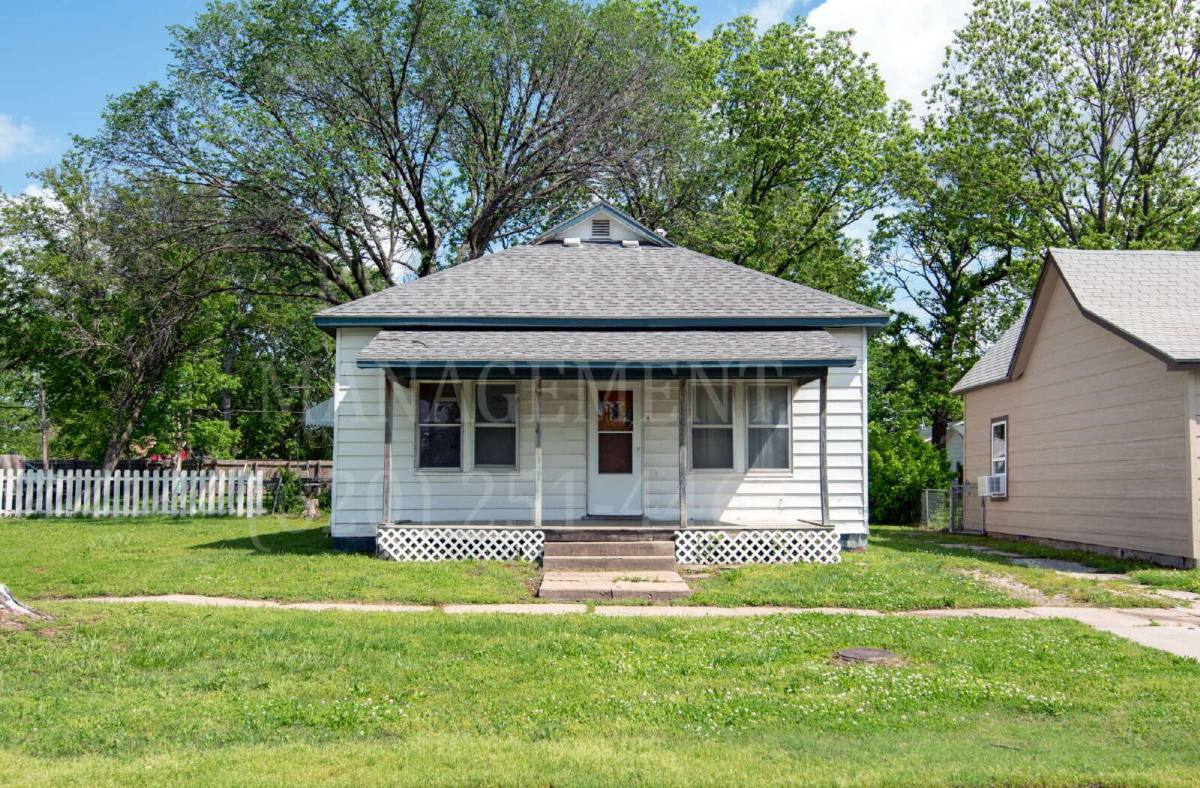 House for rent at 1310 W 10th St, Coffeyville, KS 67337