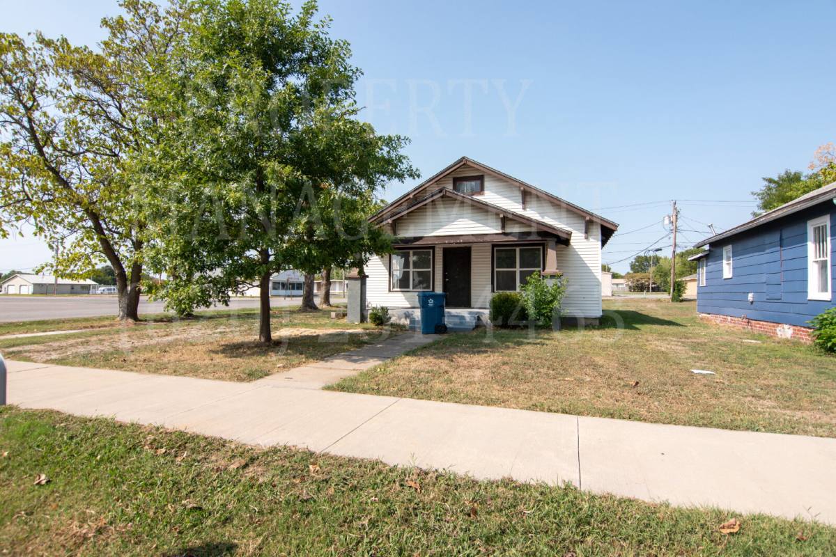 House for rent at 1416 W 9th St, Coffeyville, KS 67337
