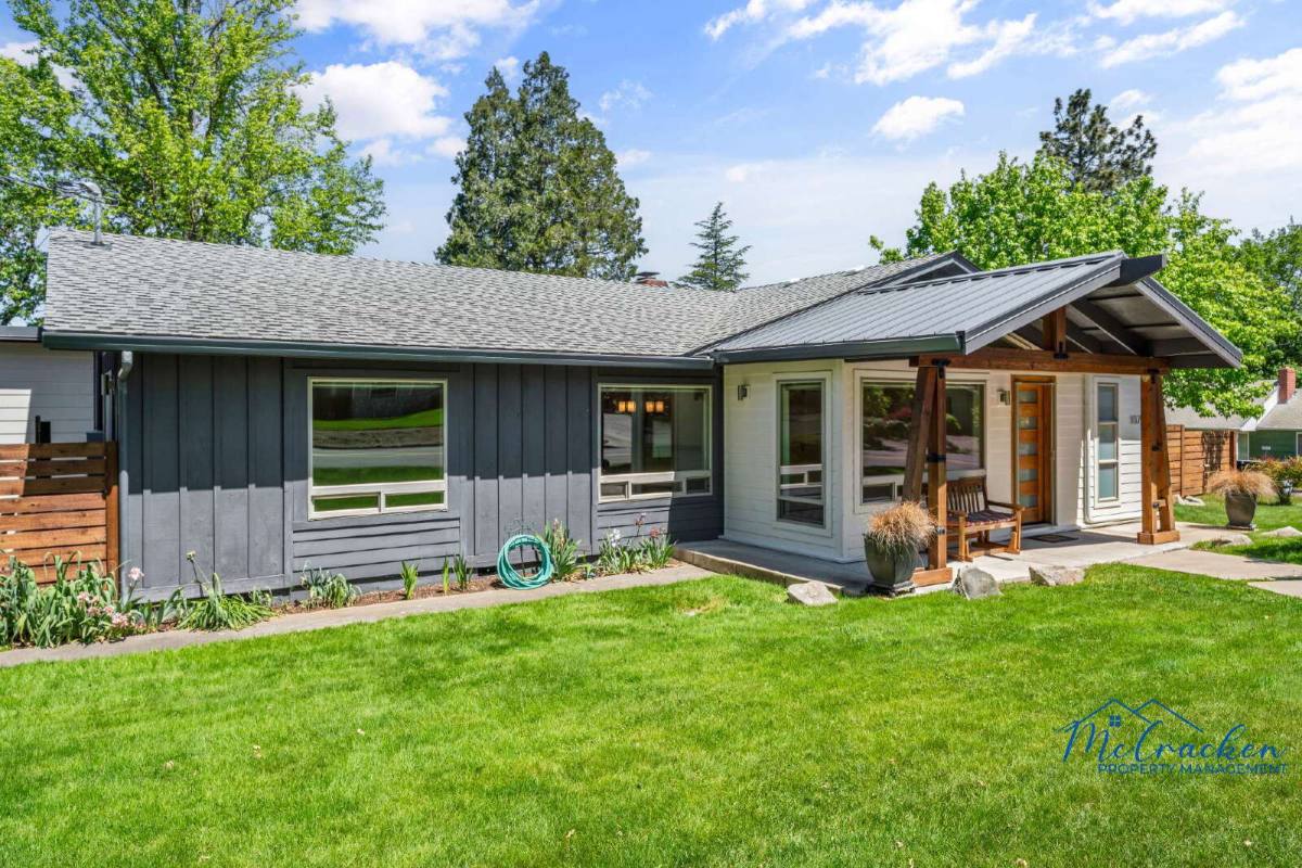 House for rent at 1075 Bellview Ave, Ashland, OR 97520