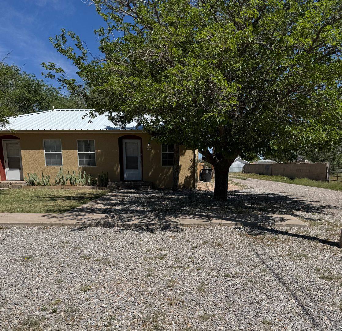 House for rent at 907 N Kansas Ave, Roswell, NM 88201