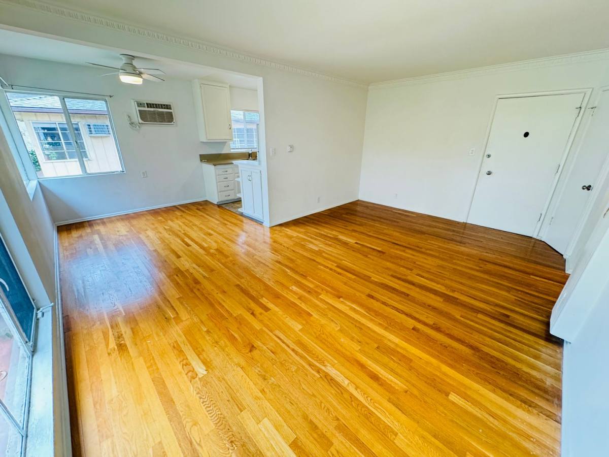 Apartment for rent at 821 N Las Palmas Ave, Los Angeles, CA 90038