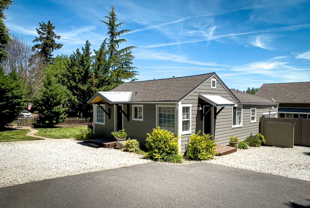 House for rent at 660 N Oregon St, Jacksonville, OR 97530