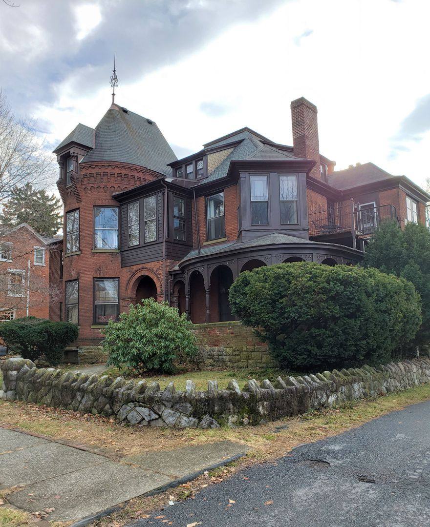 Apartment for rent at 126 E Market St, Bethlehem, PA 18018