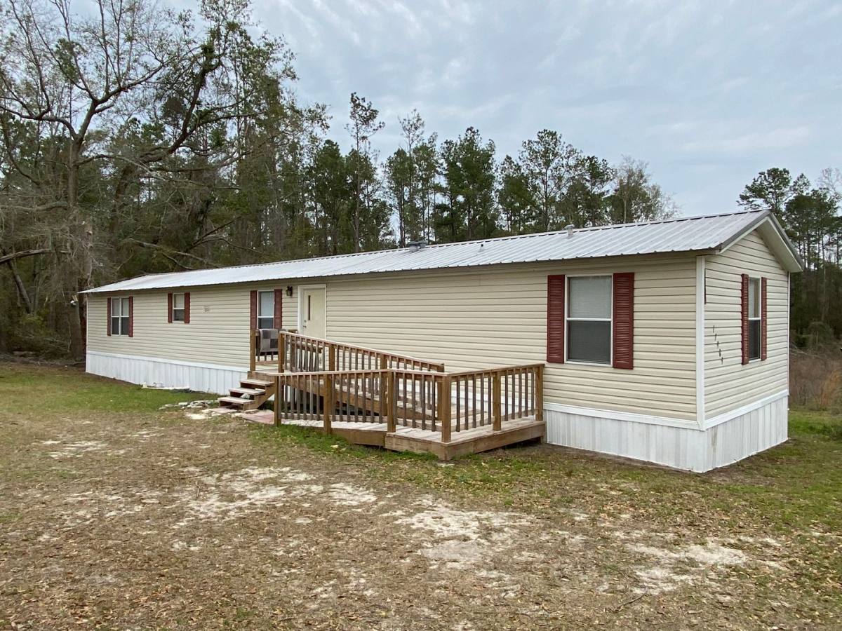 House for rent at 17909 16th St, Live Oak, FL 32060