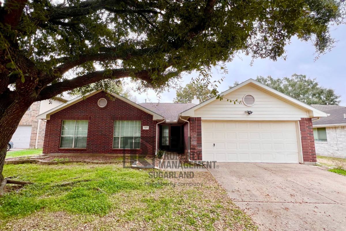 House for rent at 1405 Manor Dr, Rosenberg, TX 77471