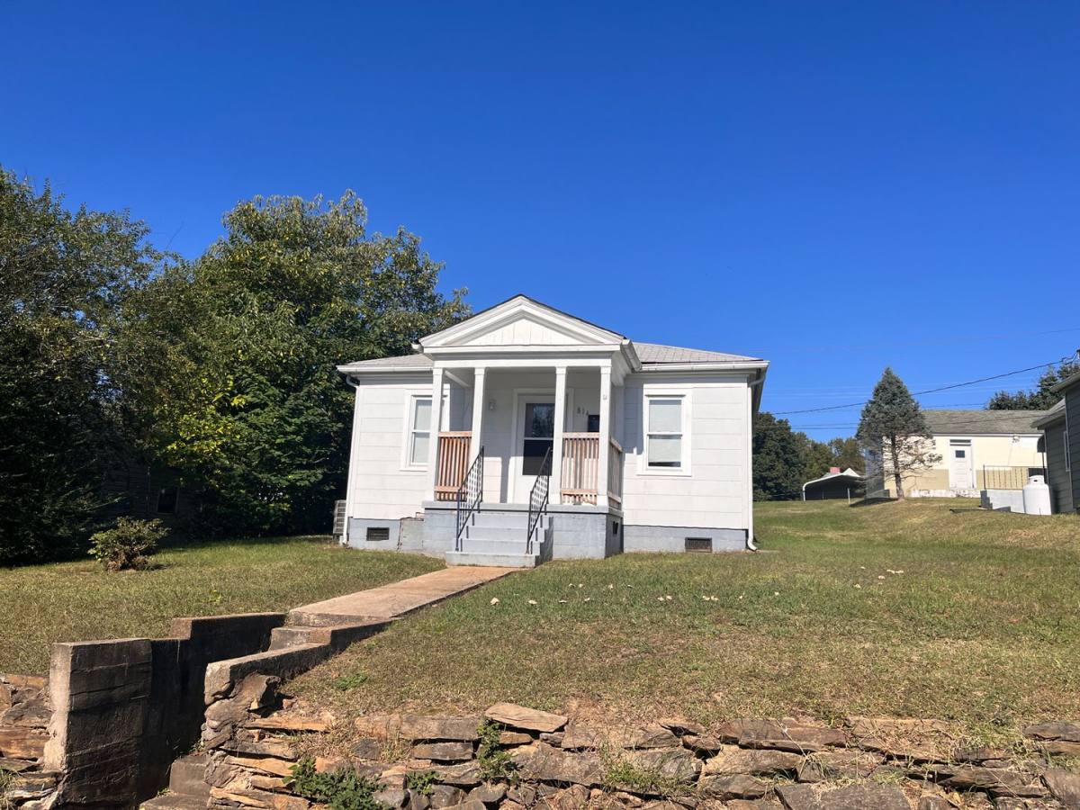 House for rent at 814 Park St, Altavista, VA 24517
