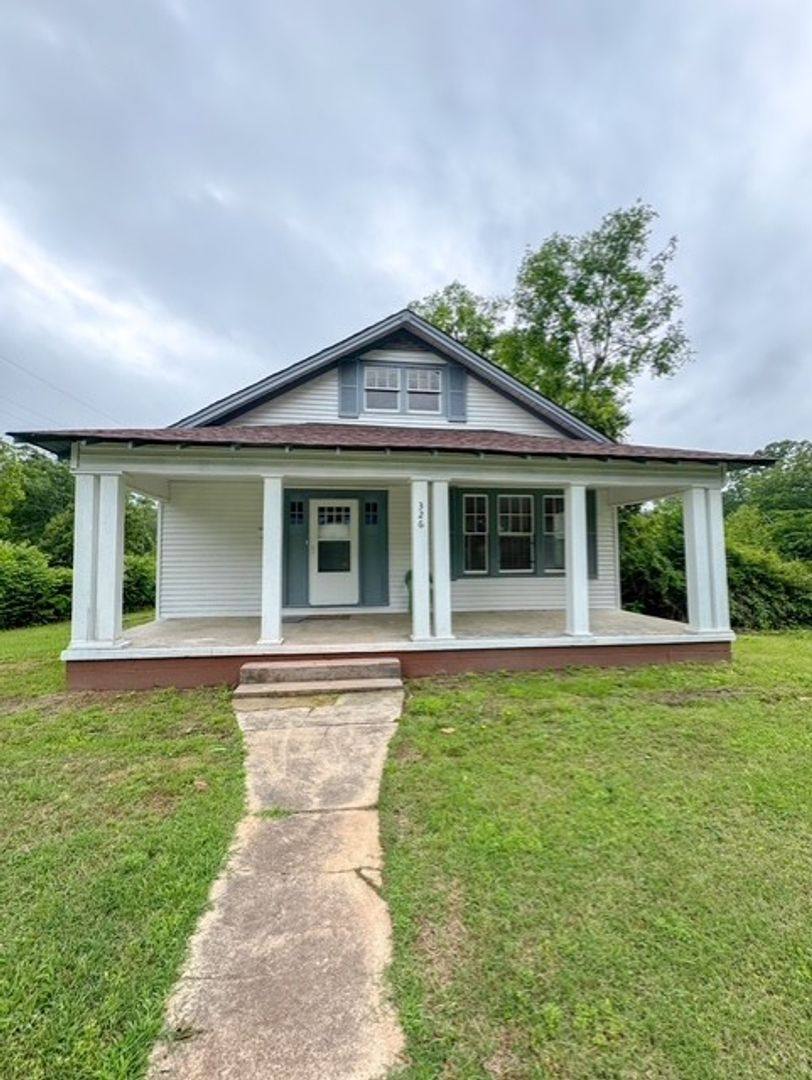 House for rent at 326 E 5th St, Anniston, AL 36207