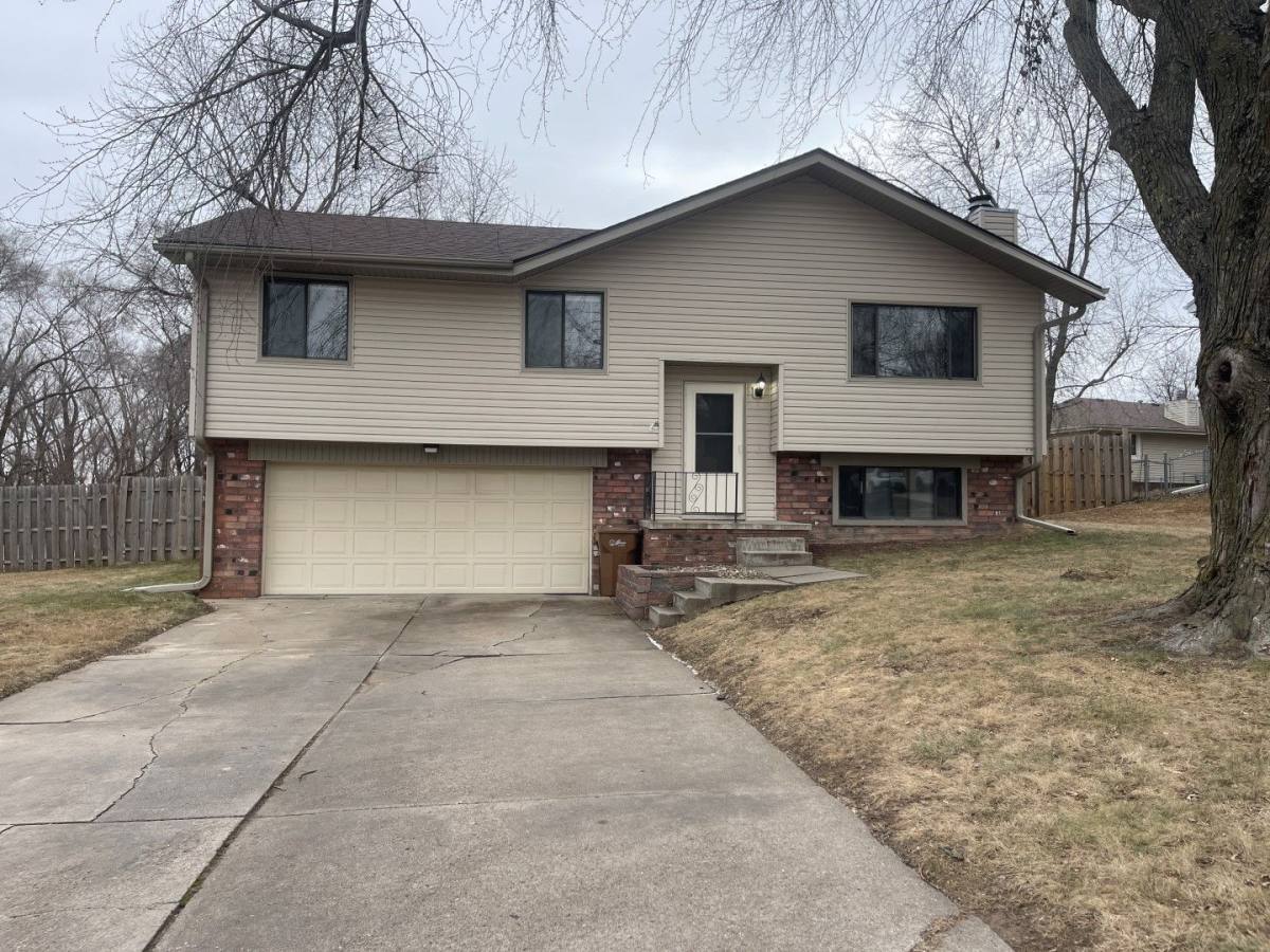 House for rent at 13301 S 20th Ave, Bellevue, NE 68123