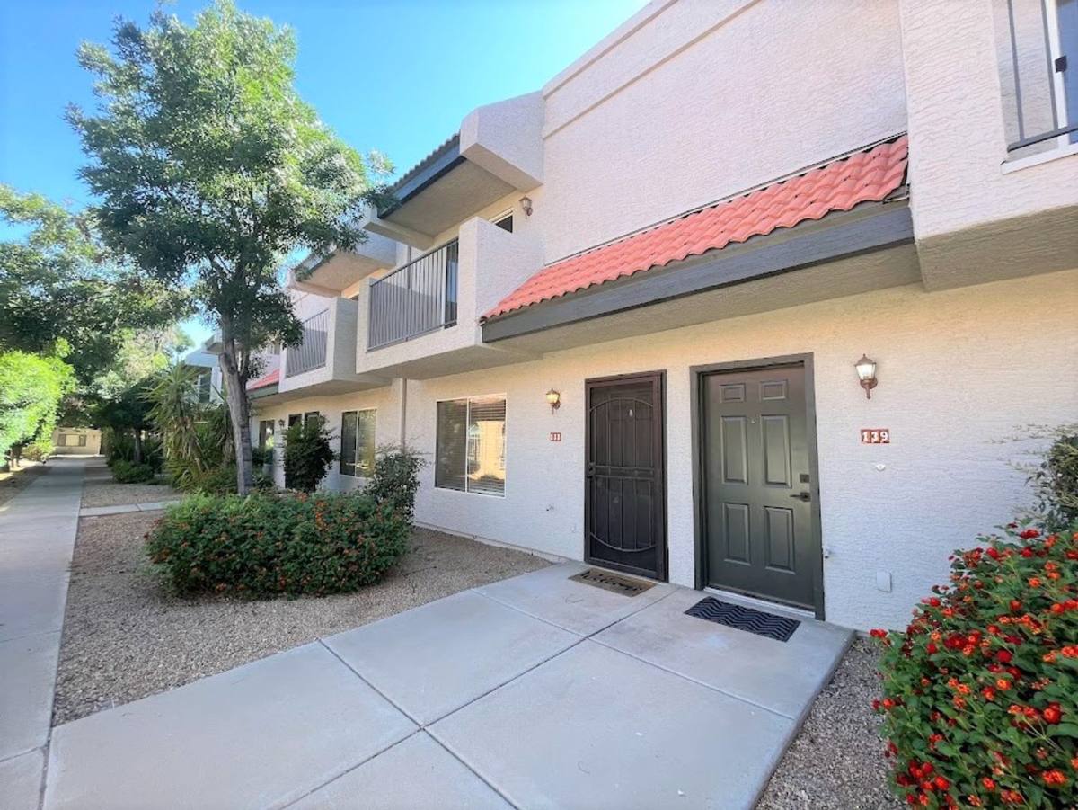 Townhouse for rent at 18239 N 40th St, Phoenix, AZ 85032