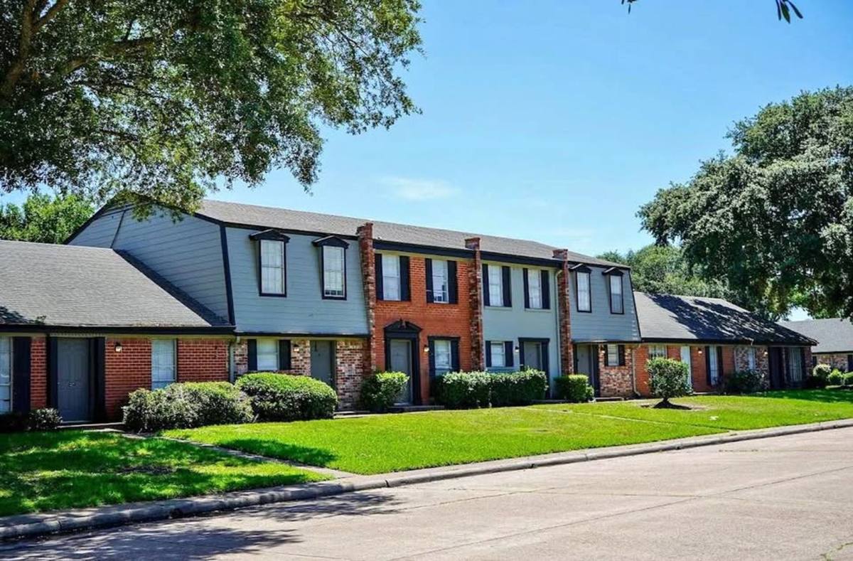 Townhouse for rent at 6550 Lexington Dr, Beaumont, TX 77706