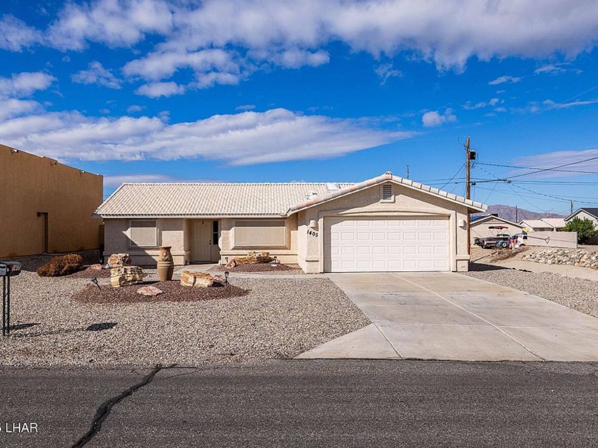 House for rent at 1405 Beefeater Dr, Lake Havasu City, AZ 86404