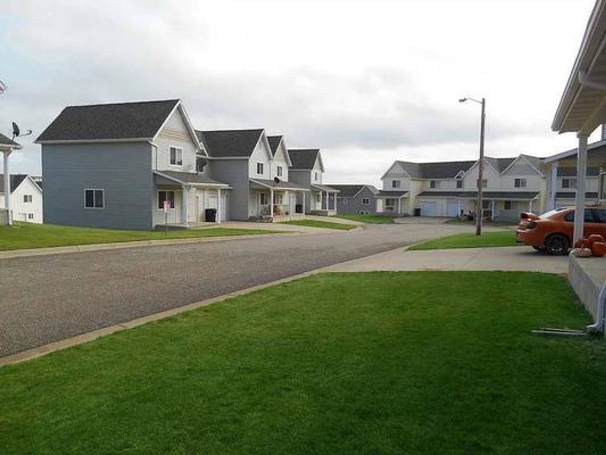 Townhouse for rent at 2369 Prairie Oak Dr, Dickinson, ND 58601