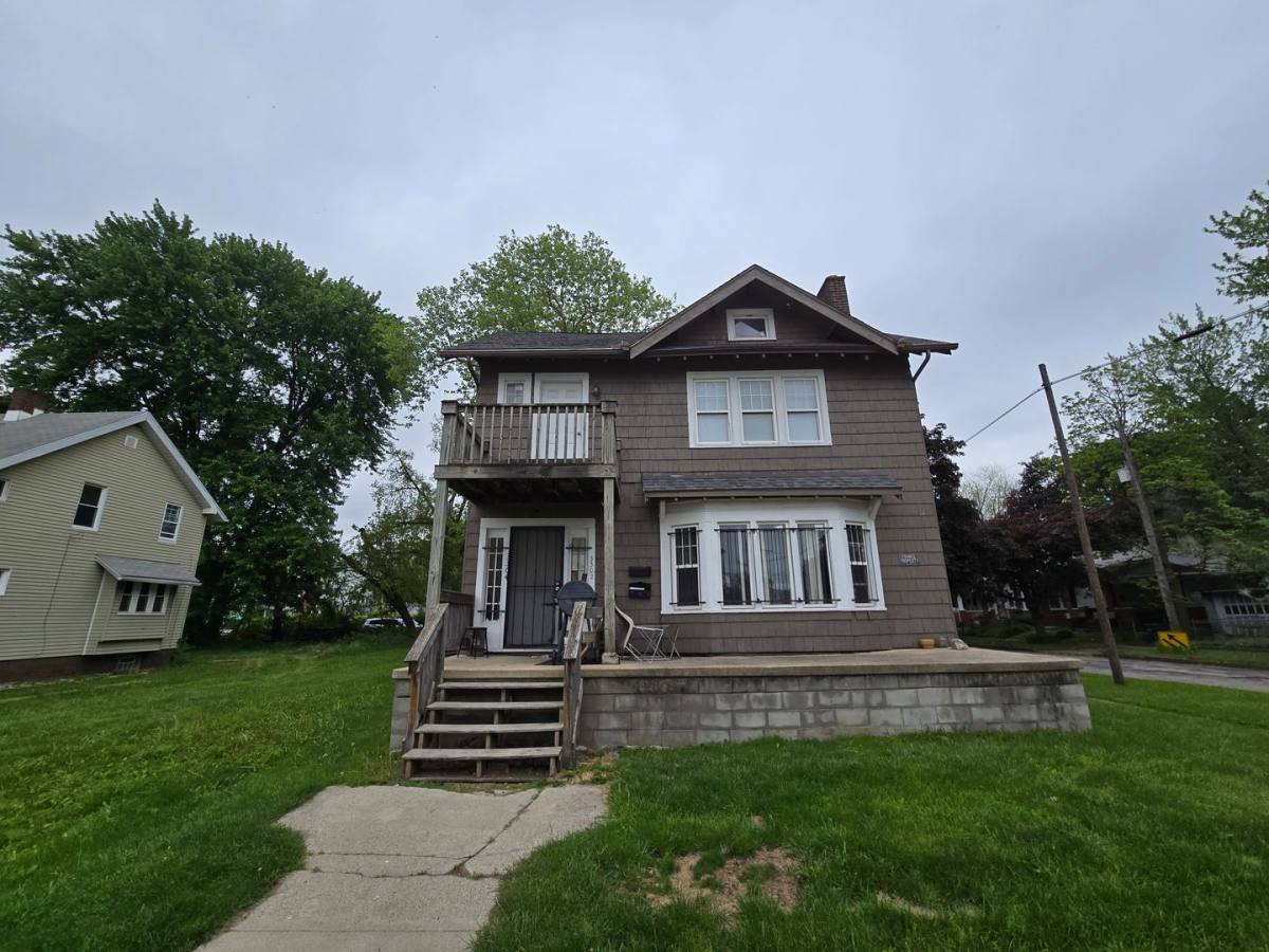 Apartment for rent at 3302 Parkwood Ave, Toledo, OH 43610