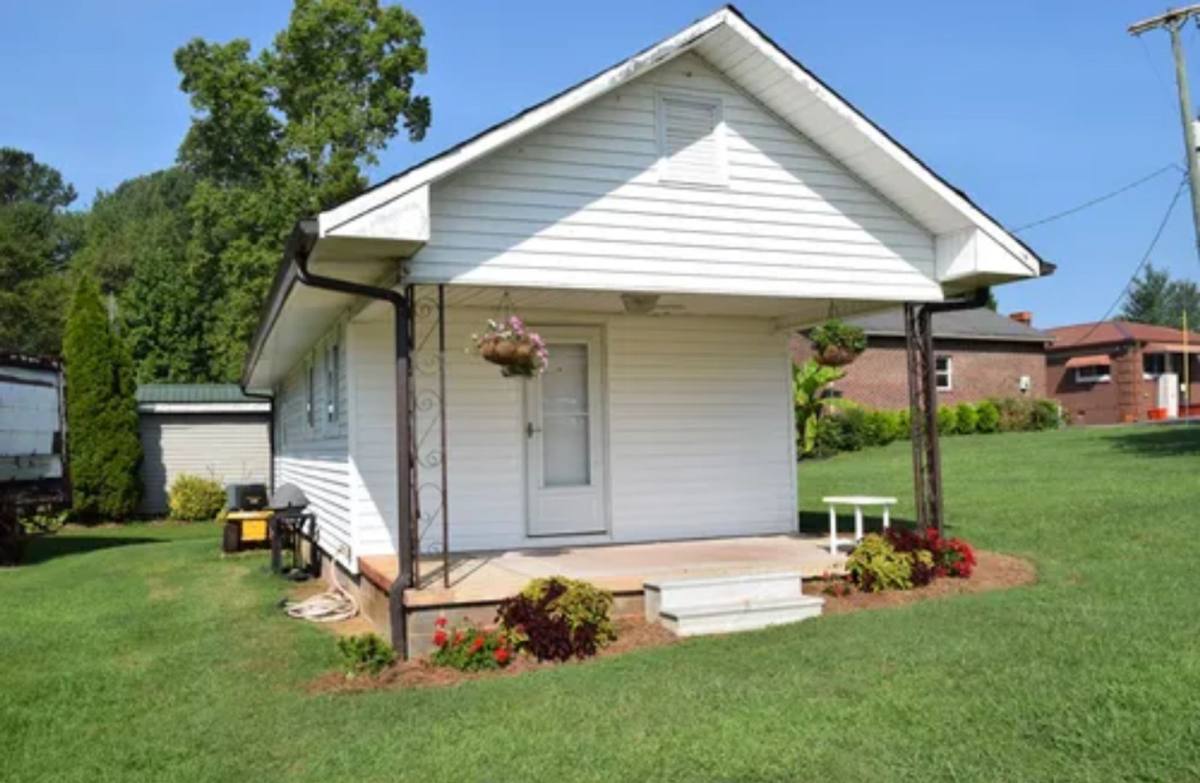 House for rent at 1315 S Nc 16 Business Highway, Newton, NC 28658