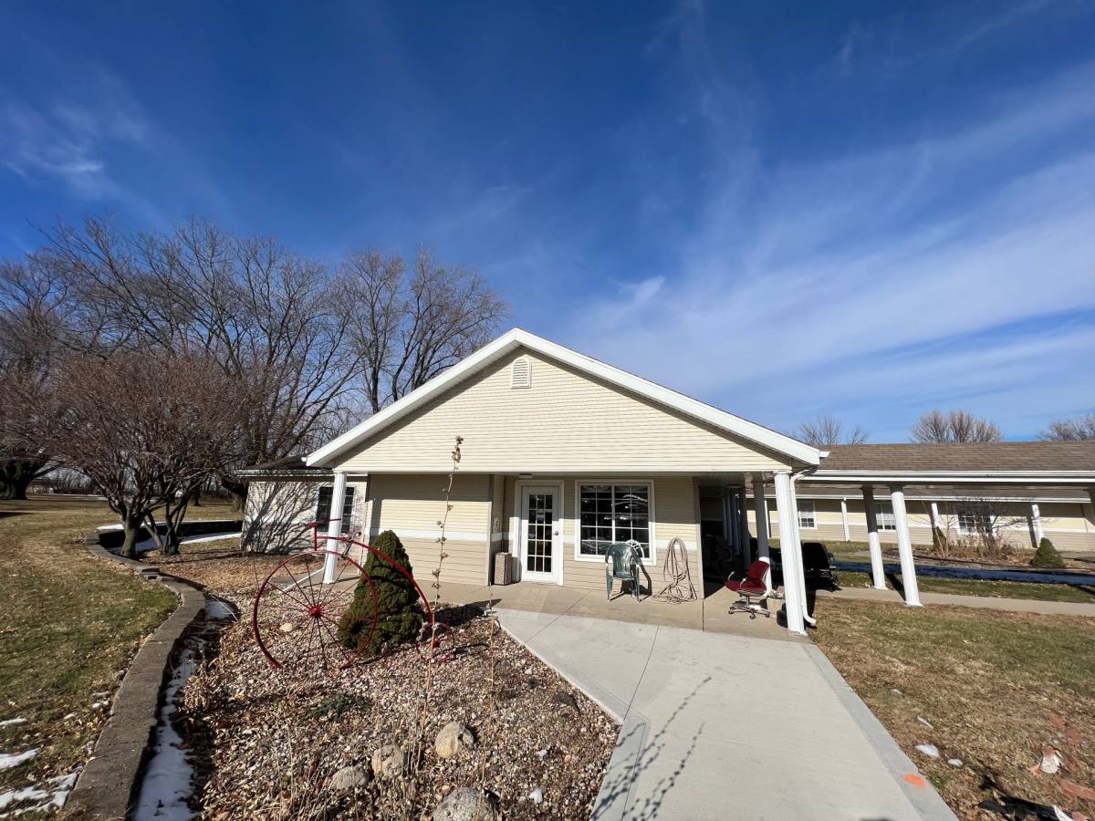 Apartment for rent at 1806 Main St, Gowrie, IA 50543