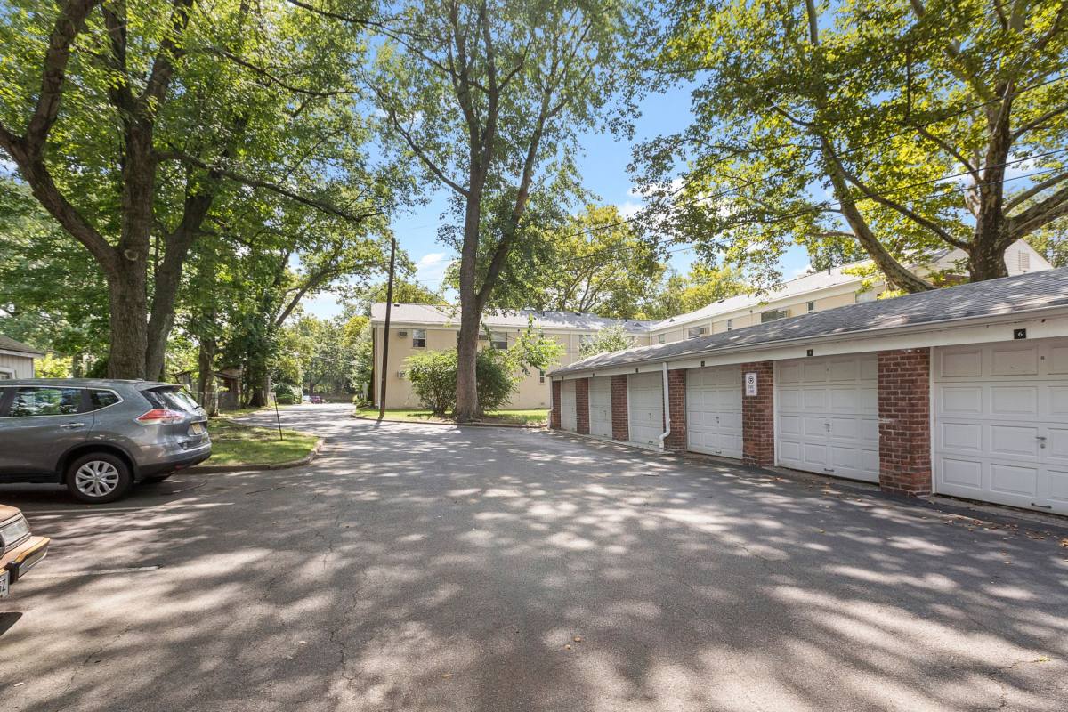 Apartment for rent at 96E Lakeview Ave, Leonia, NJ 07605