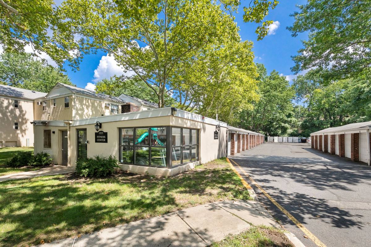 Apartment for rent at 96E Lakeview Ave, Leonia, NJ 07605