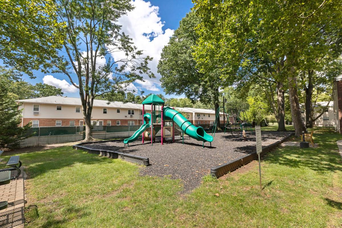 Apartment for rent at 96E Lakeview Ave, Leonia, NJ 07605