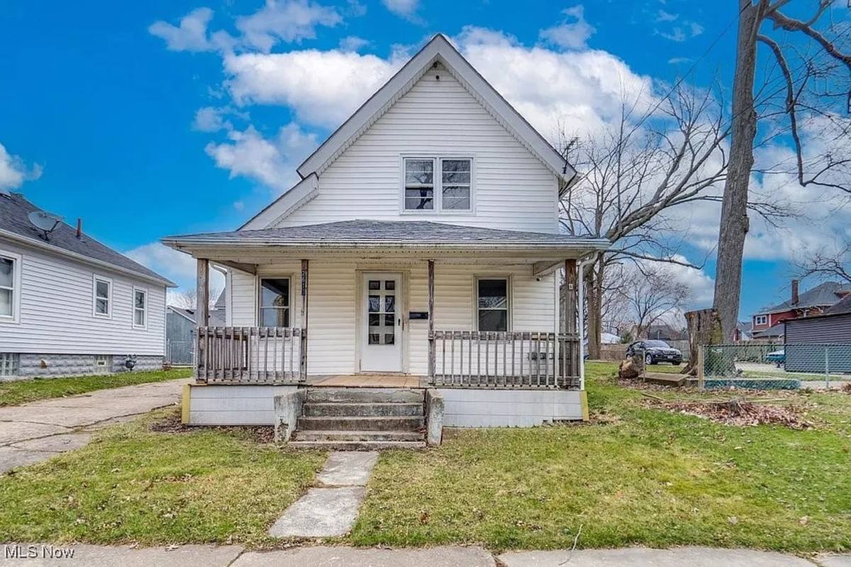 House for rent at 2613 Lexington Ave, Lorain, OH 44055