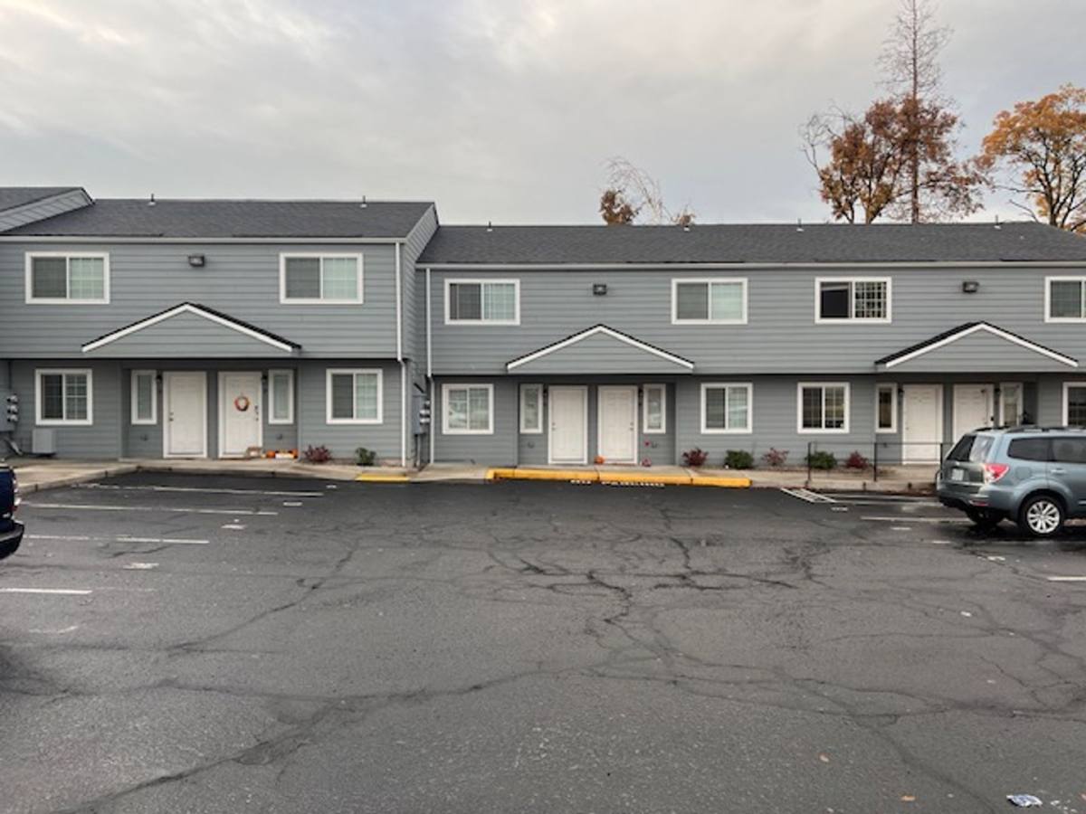 Apartment for rent at 204 Cheryl Lane, Phoenix, OR 97535